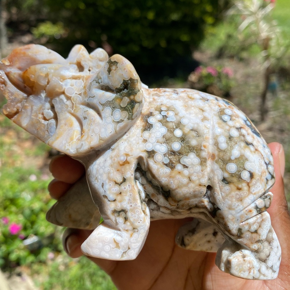 White and Green Orbicular Jasper Elephant Carving - Picture 11 of 13